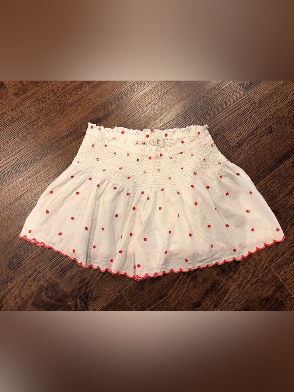 White Smocked Cotton wovenshorts with Tiny Embroidered Strawberries